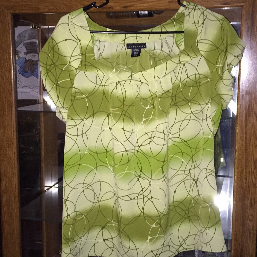 Apostrophe green top